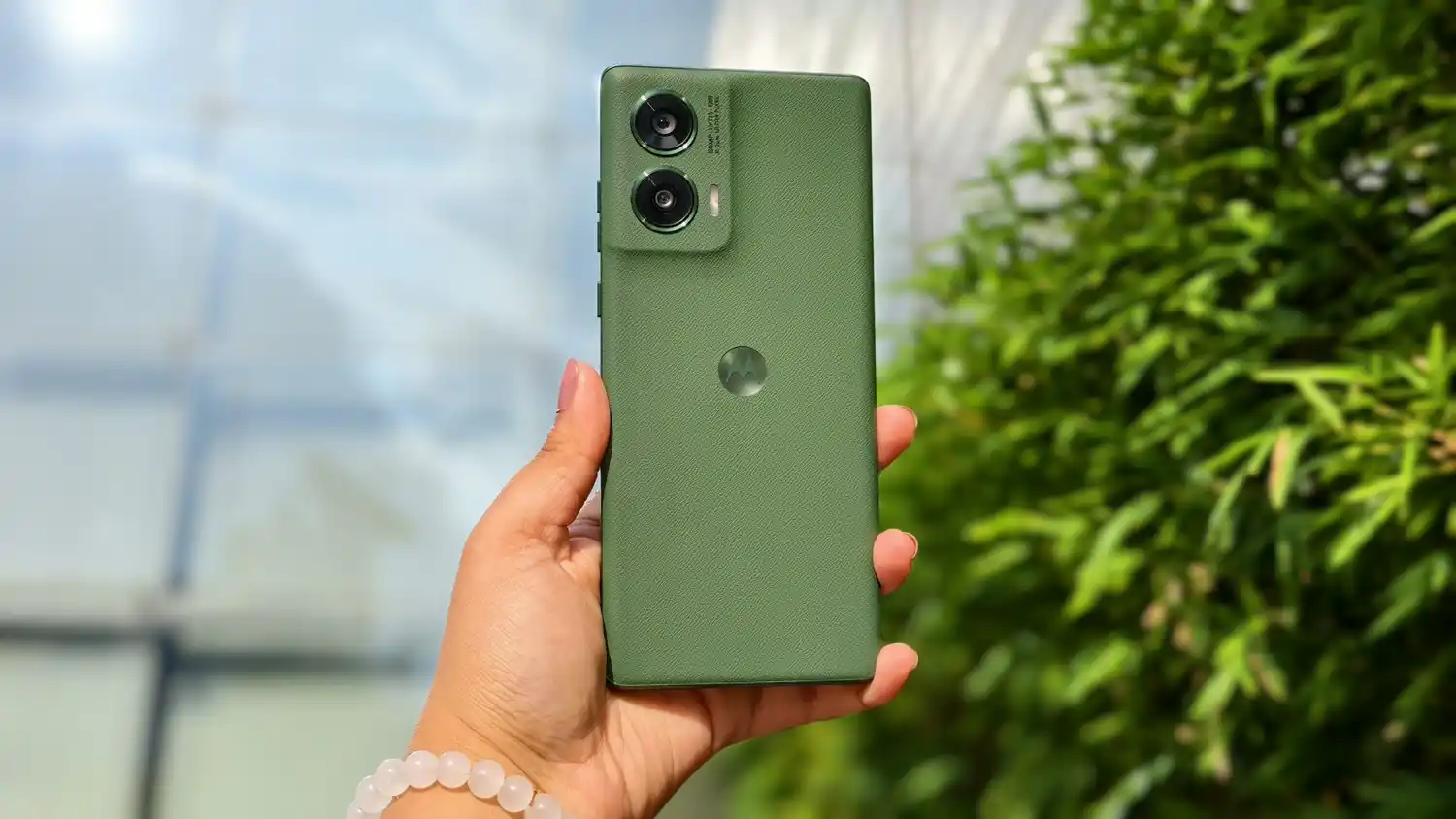 DSLR जैसे कैमरा कॉलिटी के साथ launch हआ 12GB रैम+256GB स्टोरेज वाला Motorola G96 5G smartphone